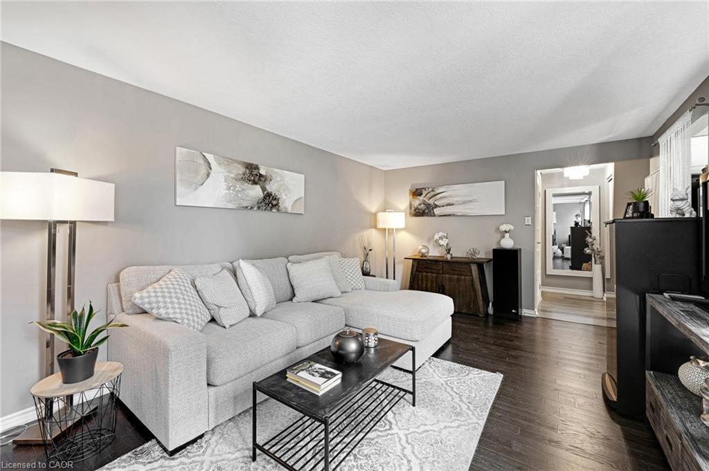 15-415 Morgan Avenue, Kitchener, ON - Indoor Photo Showing Living Room
