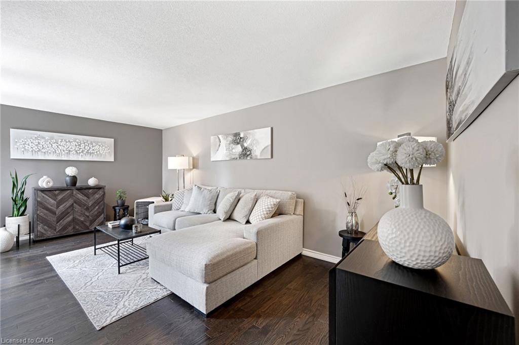 15-415 Morgan Avenue, Kitchener, ON - Indoor Photo Showing Living Room