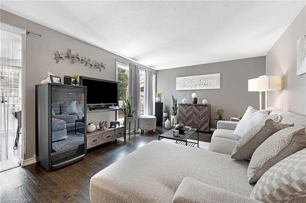 15-415 Morgan Avenue, Kitchener, ON - Indoor Photo Showing Living Room