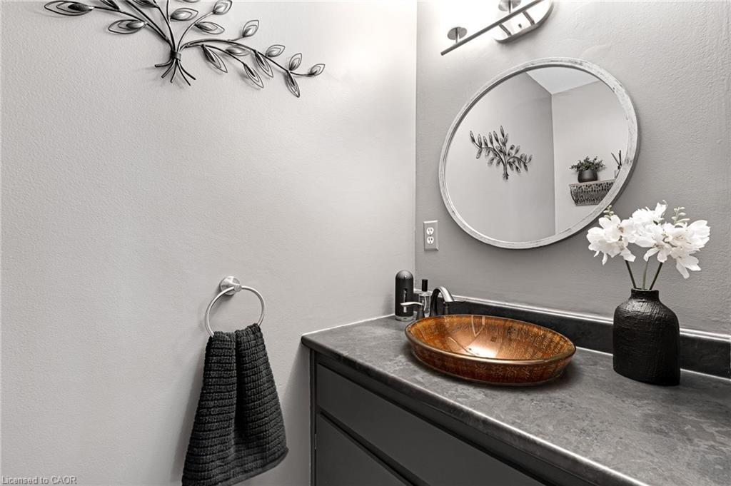 15-415 Morgan Avenue, Kitchener, ON - Indoor Photo Showing Bathroom