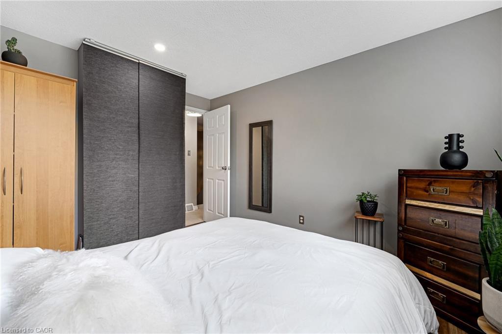 15-415 Morgan Avenue, Kitchener, ON - Indoor Photo Showing Bedroom