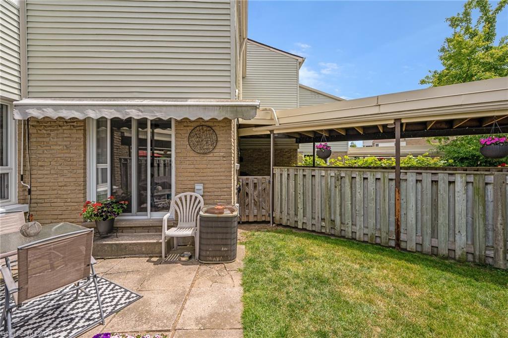 15-415 Morgan Avenue, Kitchener, ON - Outdoor