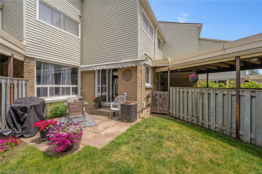 15-415 Morgan Avenue, Kitchener, ON - Outdoor