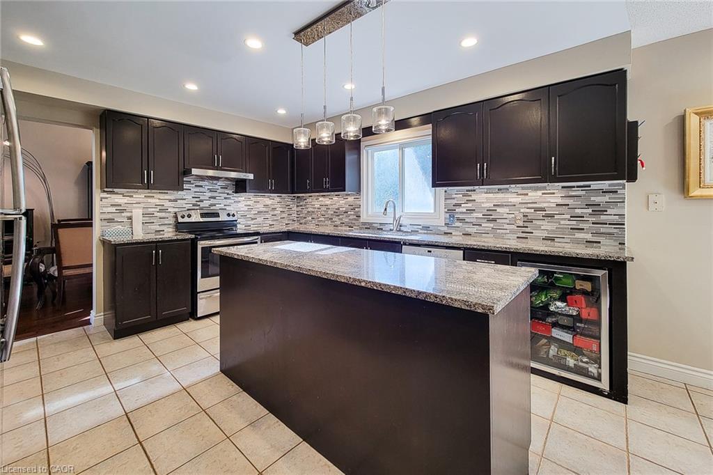 2 Citation Crescent, Hamilton, ON - Indoor Photo Showing Kitchen With Upgraded Kitchen