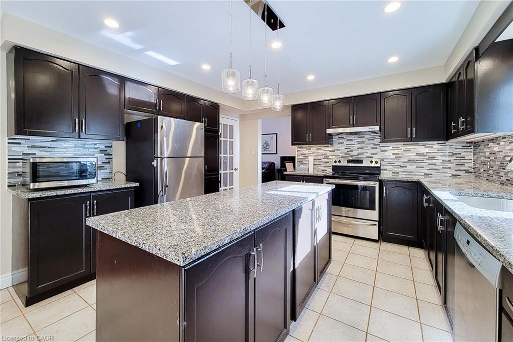 2 Citation Crescent, Hamilton, ON - Indoor Photo Showing Kitchen With Double Sink With Upgraded Kitchen