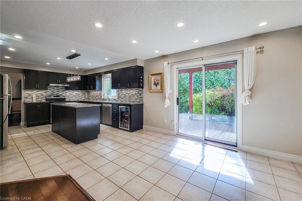 2 Citation Crescent, Hamilton, ON - Indoor Photo Showing Kitchen With Upgraded Kitchen