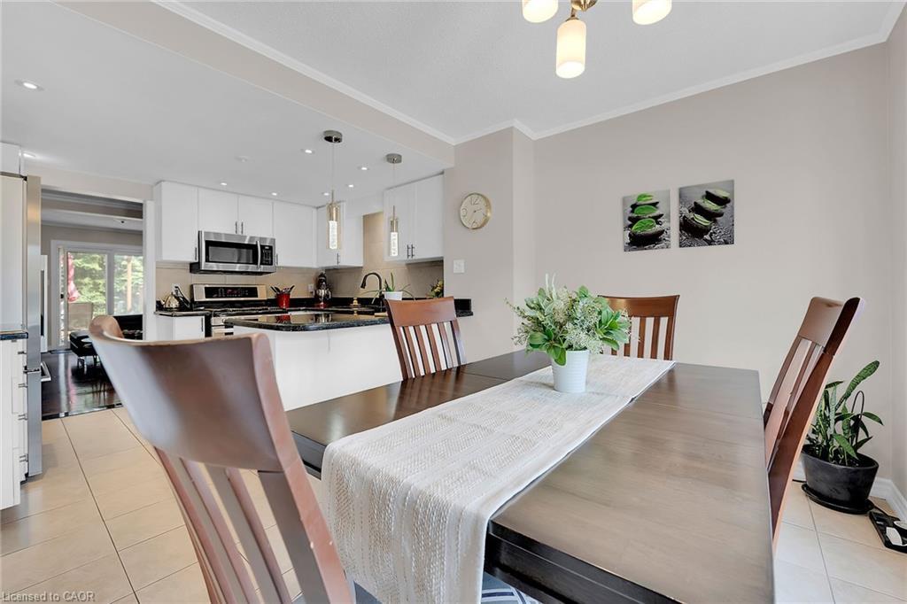 10 Edgewater Drive, Stoney Creek, ON - Indoor Photo Showing Dining Room