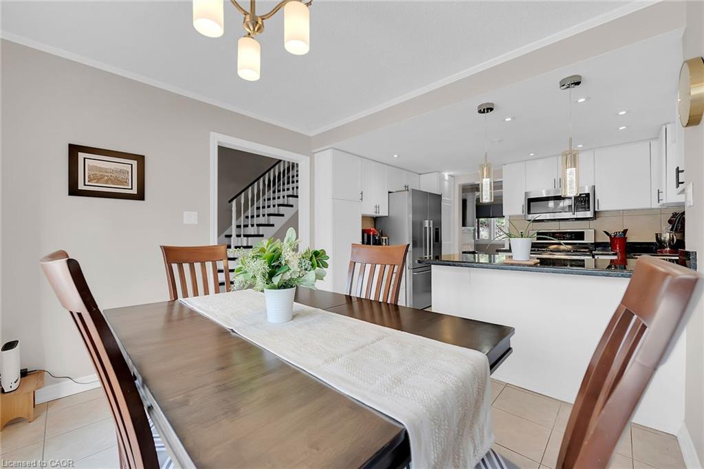 10 Edgewater Drive, Stoney Creek, ON - Indoor Photo Showing Dining Room