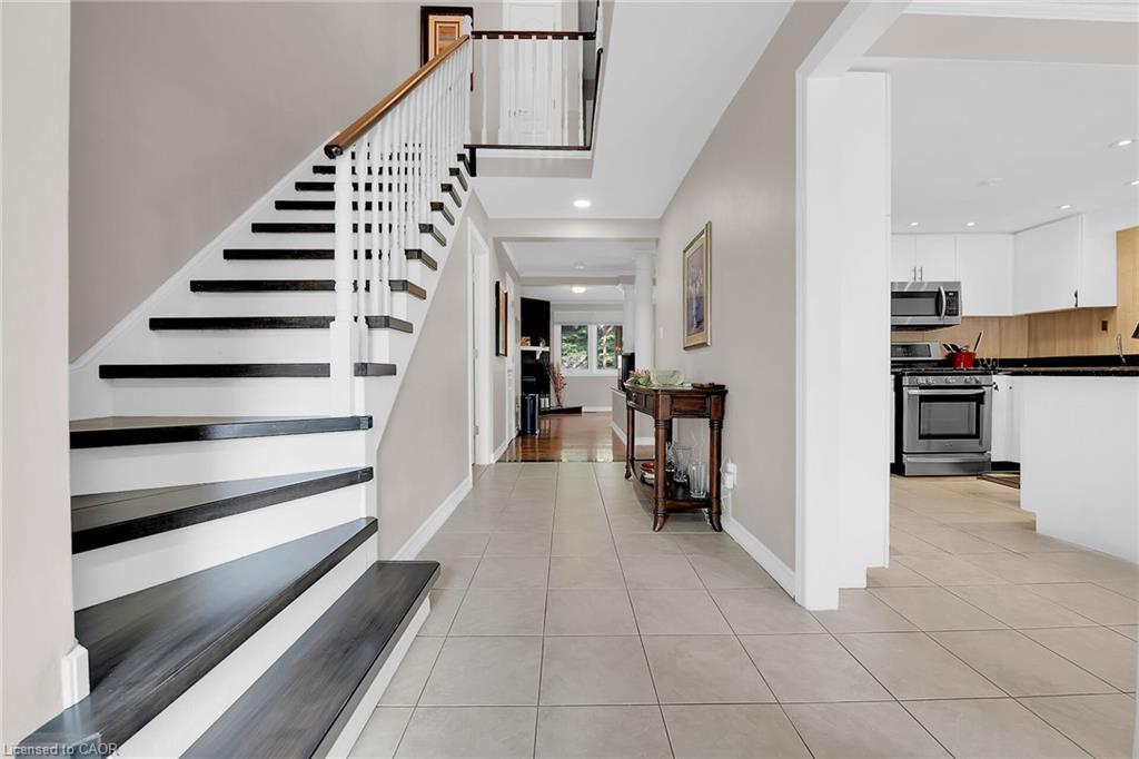 10 Edgewater Drive, Stoney Creek, ON - Indoor