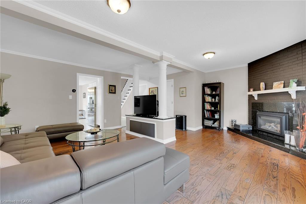 10 Edgewater Drive, Stoney Creek, ON - Indoor Photo Showing Living Room With Fireplace