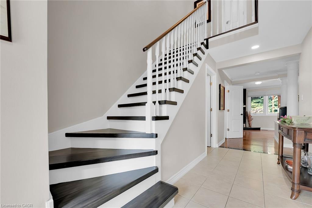 10 Edgewater Drive, Stoney Creek, ON - Indoor Photo Showing Other Room