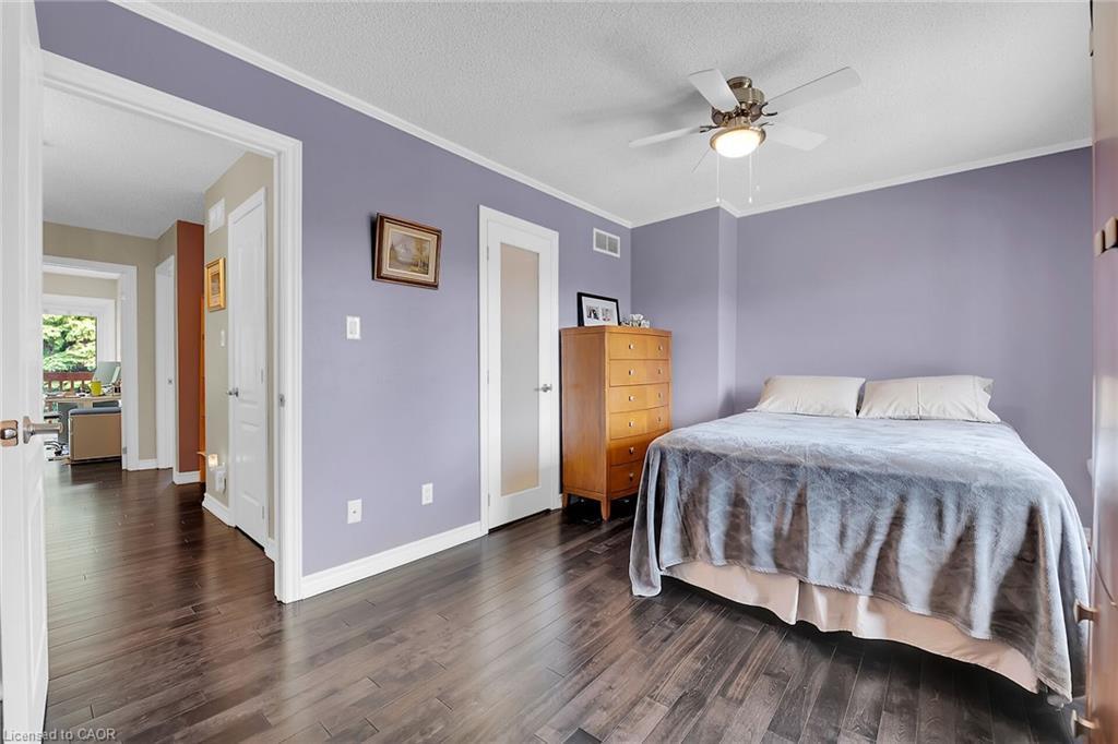 10 Edgewater Drive, Stoney Creek, ON - Indoor Photo Showing Bedroom