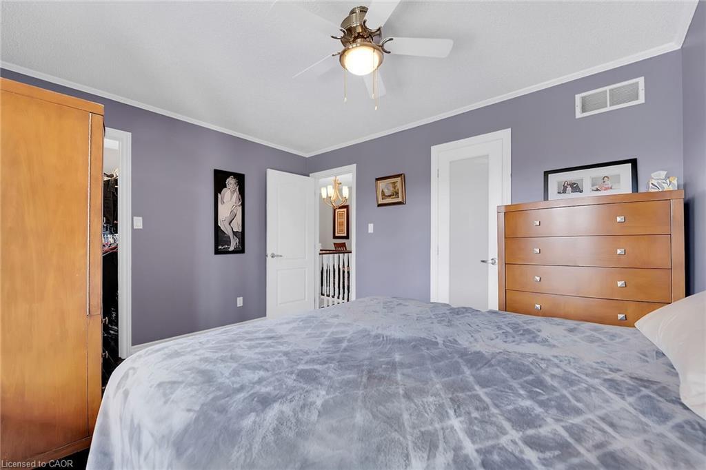 10 Edgewater Drive, Stoney Creek, ON - Indoor Photo Showing Bedroom