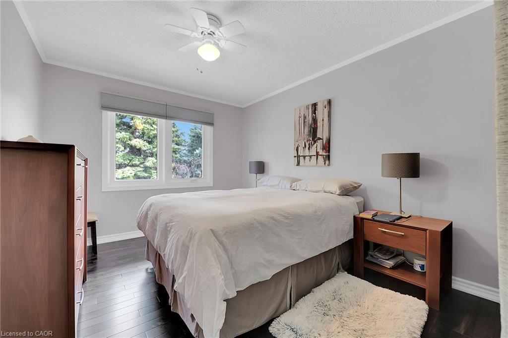 10 Edgewater Drive, Stoney Creek, ON - Indoor Photo Showing Bedroom
