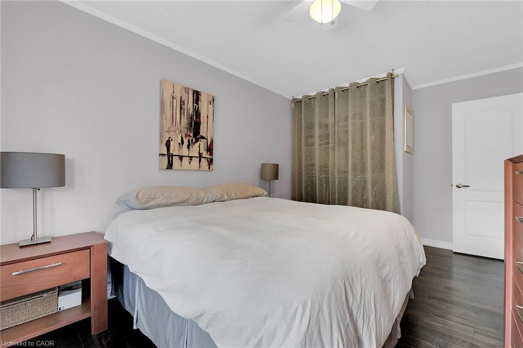10 Edgewater Drive, Stoney Creek, ON - Indoor Photo Showing Bedroom