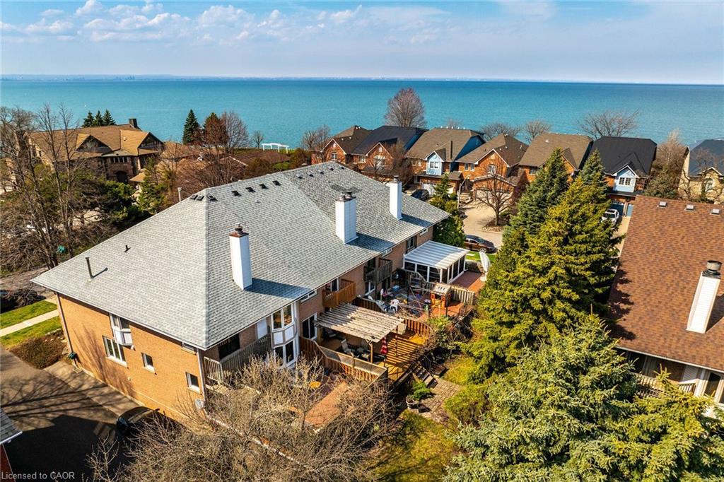 10 Edgewater Drive, Stoney Creek, ON - Outdoor With Body Of Water