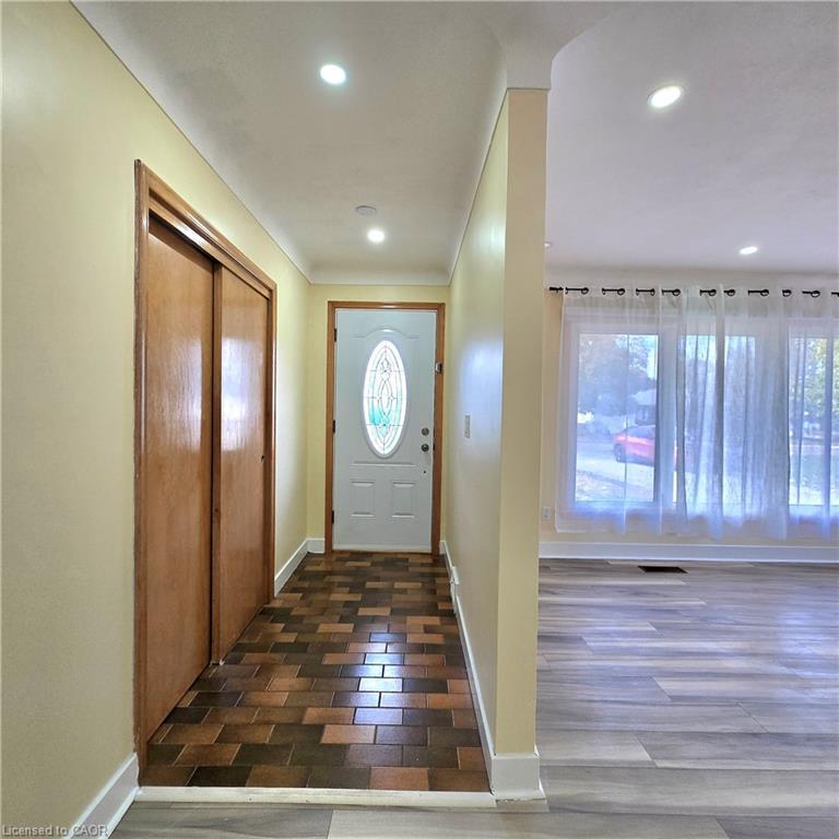 Upper-338 Grantham Avenue, St. Catharines, ON - Indoor Photo Showing Other Room