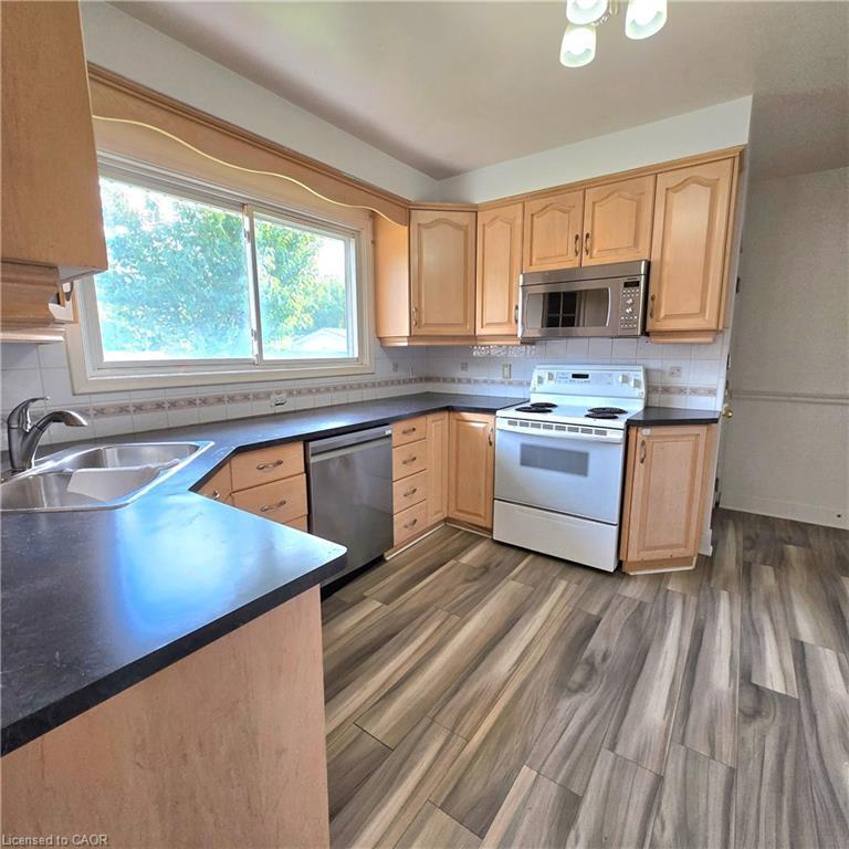 Upper-338 Grantham Avenue, St. Catharines, ON - Indoor Photo Showing Kitchen With Double Sink