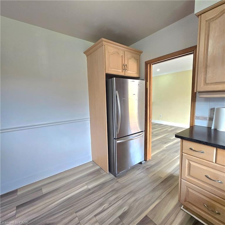 Upper-338 Grantham Avenue, St. Catharines, ON - Indoor Photo Showing Kitchen