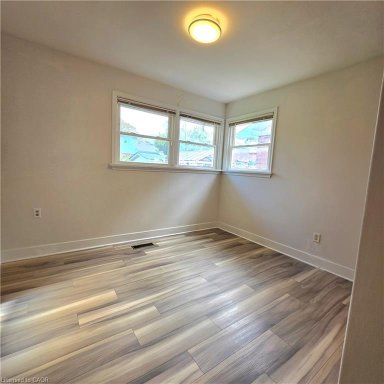 Upper-338 Grantham Avenue, St. Catharines, ON - Indoor Photo Showing Other Room