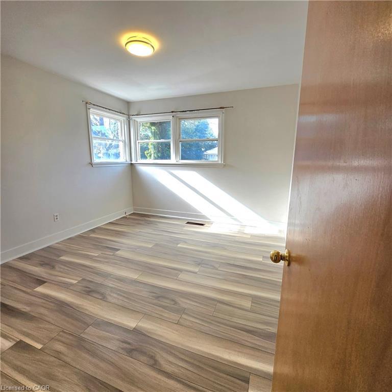 Upper-338 Grantham Avenue, St. Catharines, ON - Indoor Photo Showing Other Room