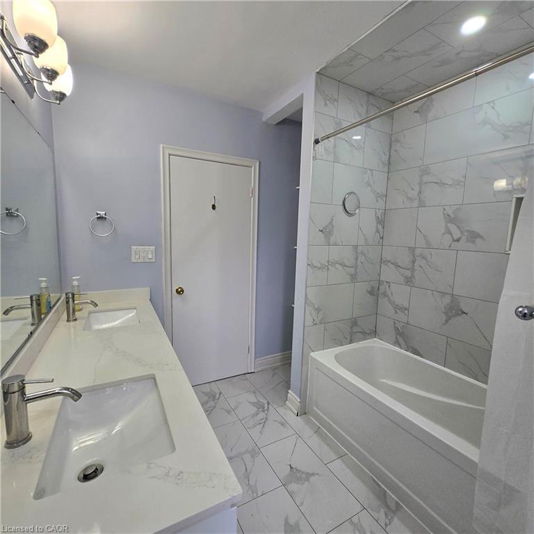 Upper-338 Grantham Avenue, St. Catharines, ON - Indoor Photo Showing Bathroom