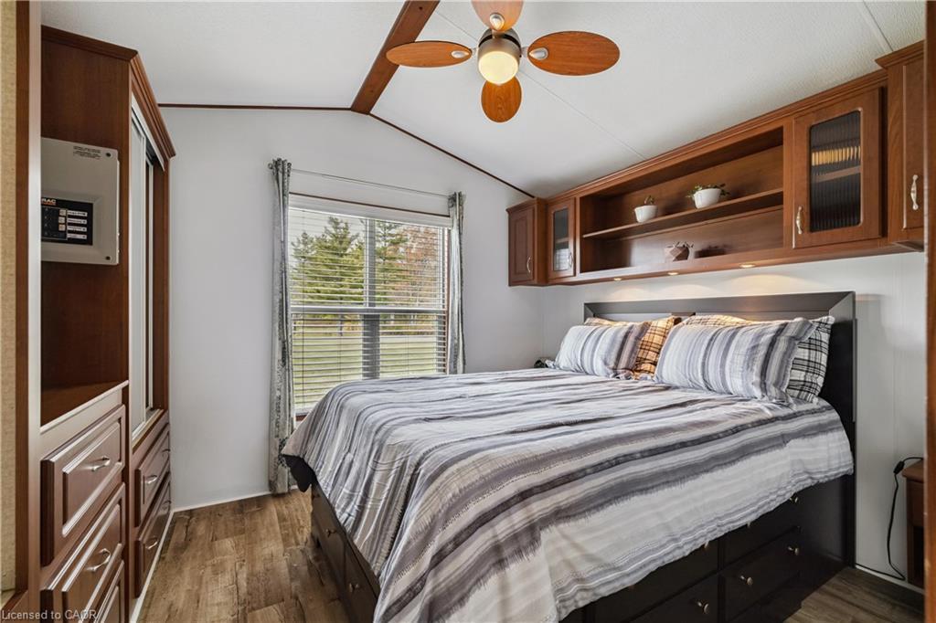13 Spruce-4449 Milburough Line, Burlington, ON - Indoor Photo Showing Bedroom