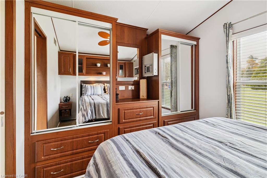 13 Spruce-4449 Milburough Line, Burlington, ON - Indoor Photo Showing Bedroom