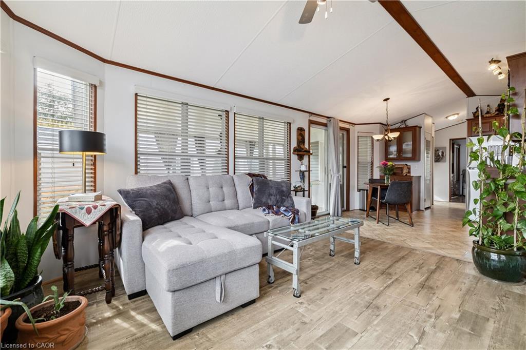 13 Spruce-4449 Milburough Line, Burlington, ON - Indoor Photo Showing Living Room