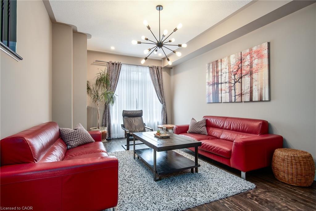 86-110 Highland Road E, Kitchener, ON - Indoor Photo Showing Living Room