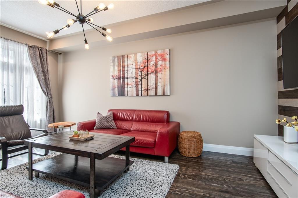 86-110 Highland Road E, Kitchener, ON - Indoor Photo Showing Living Room