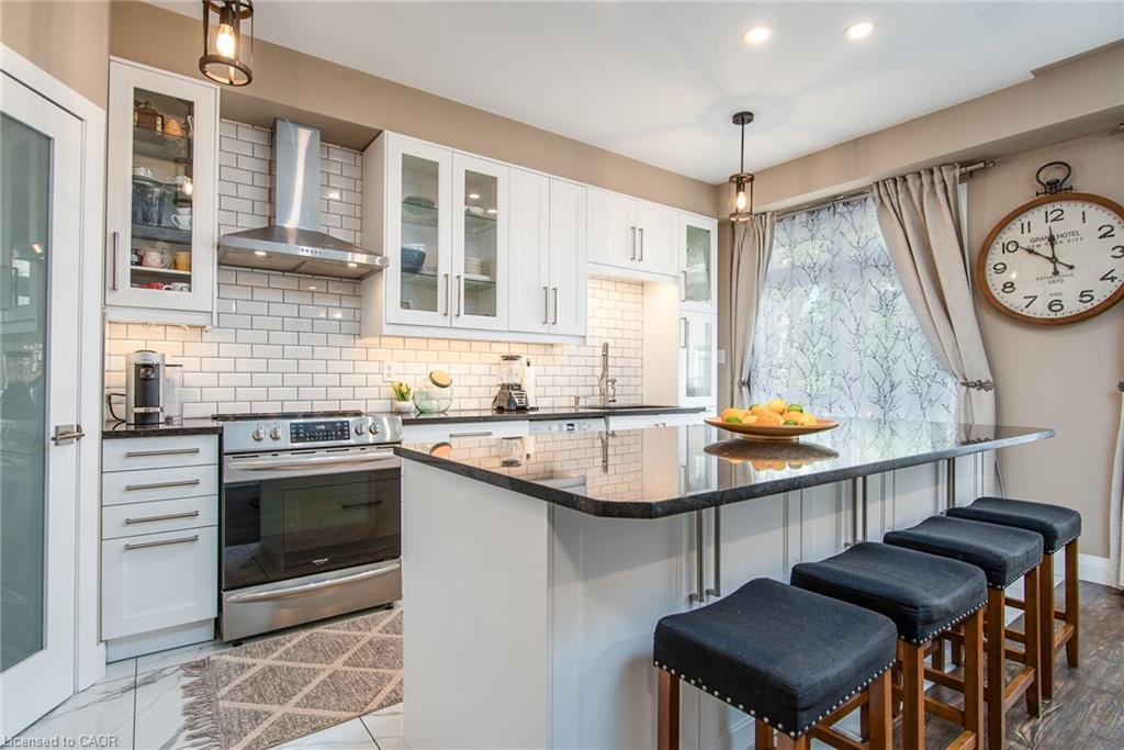 86-110 Highland Road E, Kitchener, ON - Indoor Photo Showing Kitchen With Upgraded Kitchen
