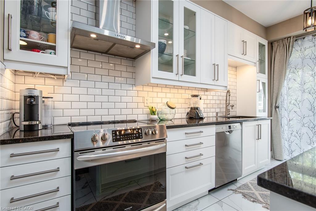86-110 Highland Road E, Kitchener, ON - Indoor Photo Showing Kitchen With Upgraded Kitchen