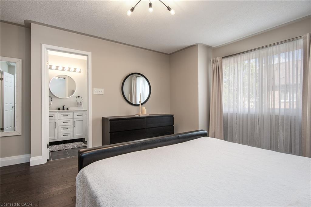 86-110 Highland Road E, Kitchener, ON - Indoor Photo Showing Bedroom