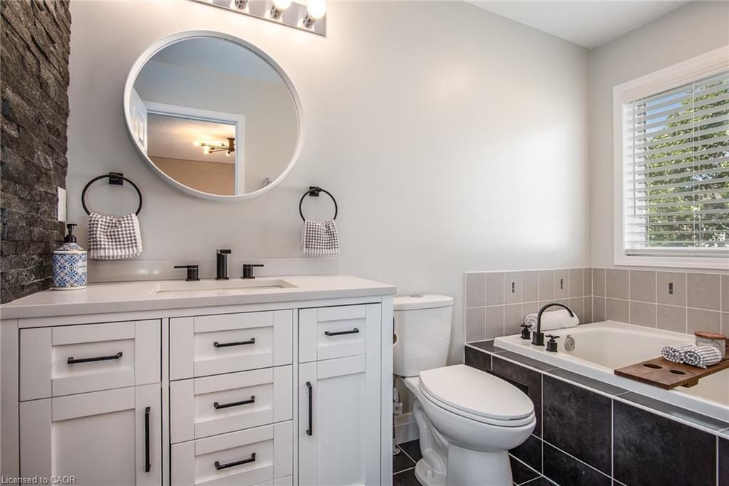 86-110 Highland Road E, Kitchener, ON - Indoor Photo Showing Bathroom