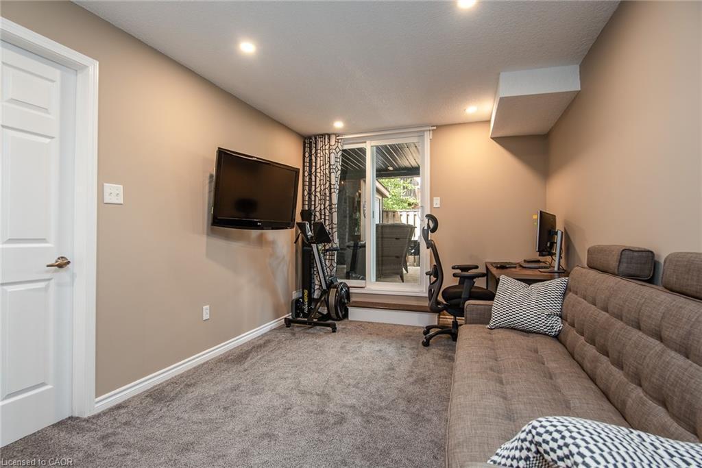 86-110 Highland Road E, Kitchener, ON - Indoor