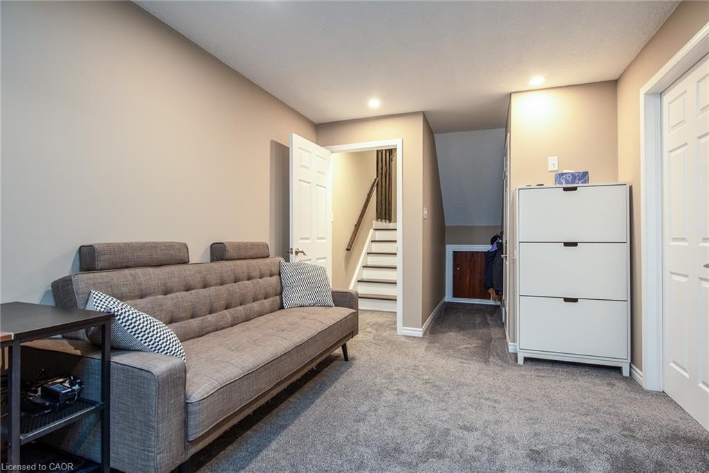 86-110 Highland Road E, Kitchener, ON - Indoor