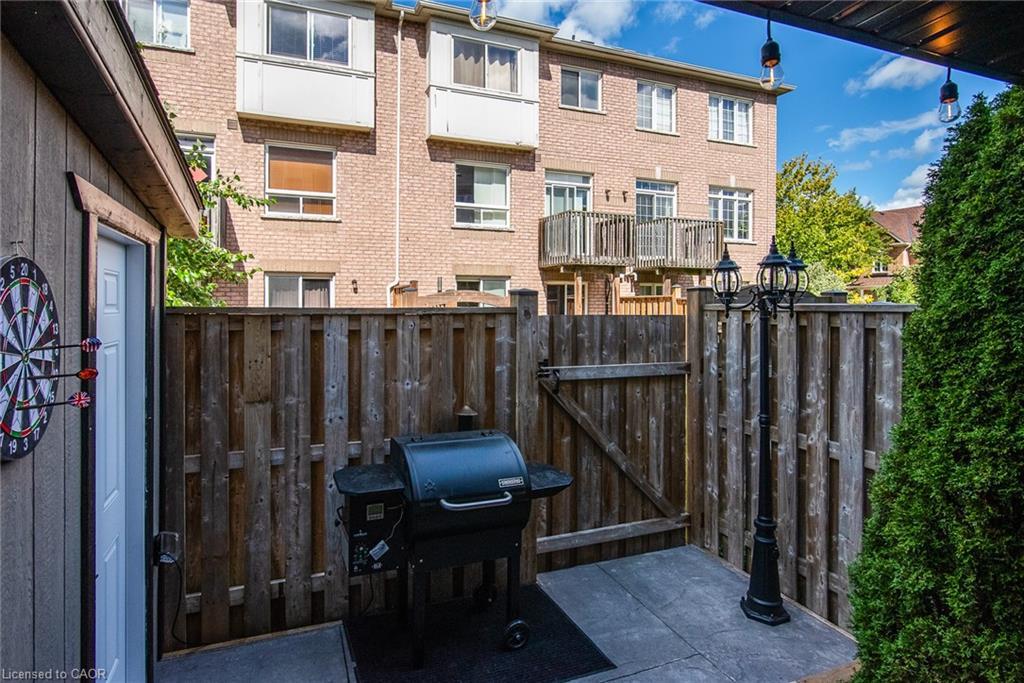 86-110 Highland Road E, Kitchener, ON - Outdoor With Exterior