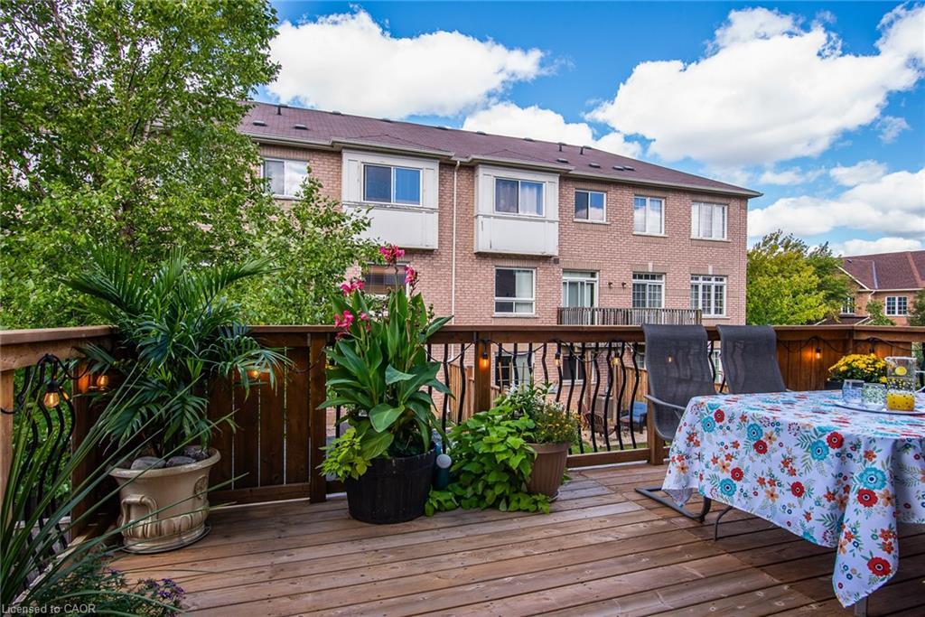 86-110 Highland Road E, Kitchener, ON - Outdoor With Deck Patio Veranda
