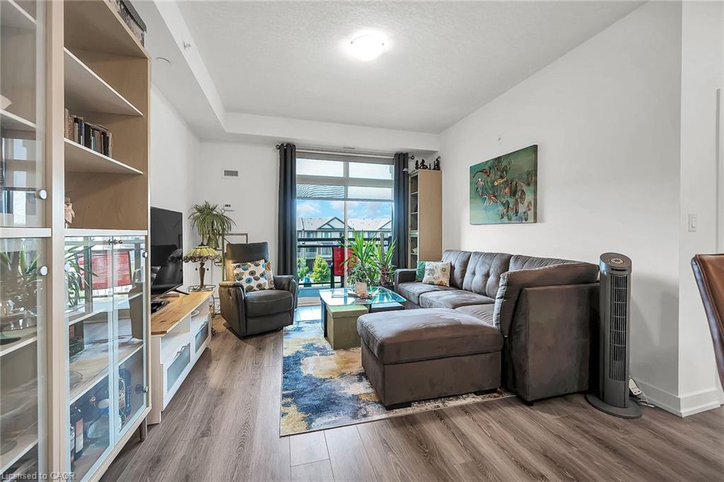 311-35 Southshore Crescent, Hamilton, ON - Indoor Photo Showing Living Room