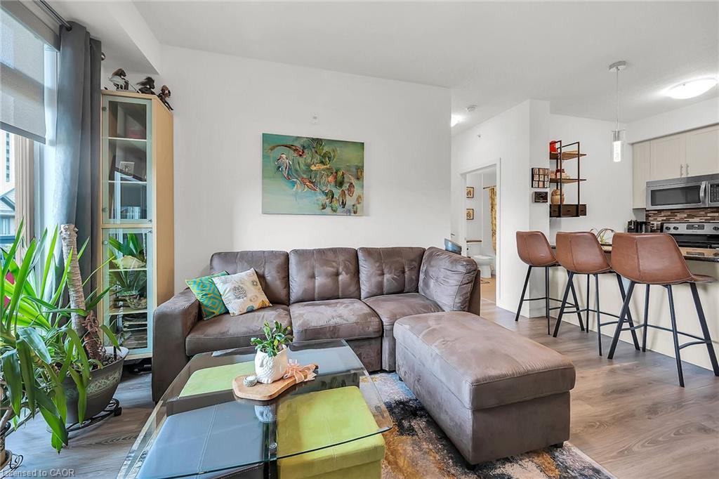 311-35 Southshore Crescent, Hamilton, ON - Indoor Photo Showing Living Room