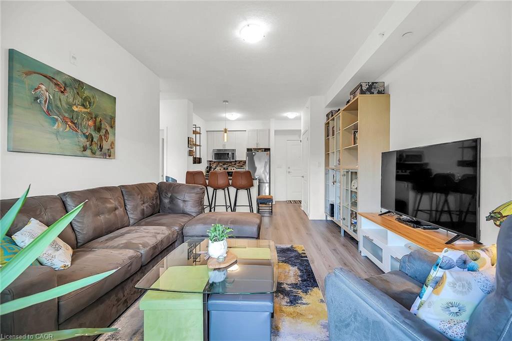 311-35 Southshore Crescent, Hamilton, ON - Indoor Photo Showing Living Room
