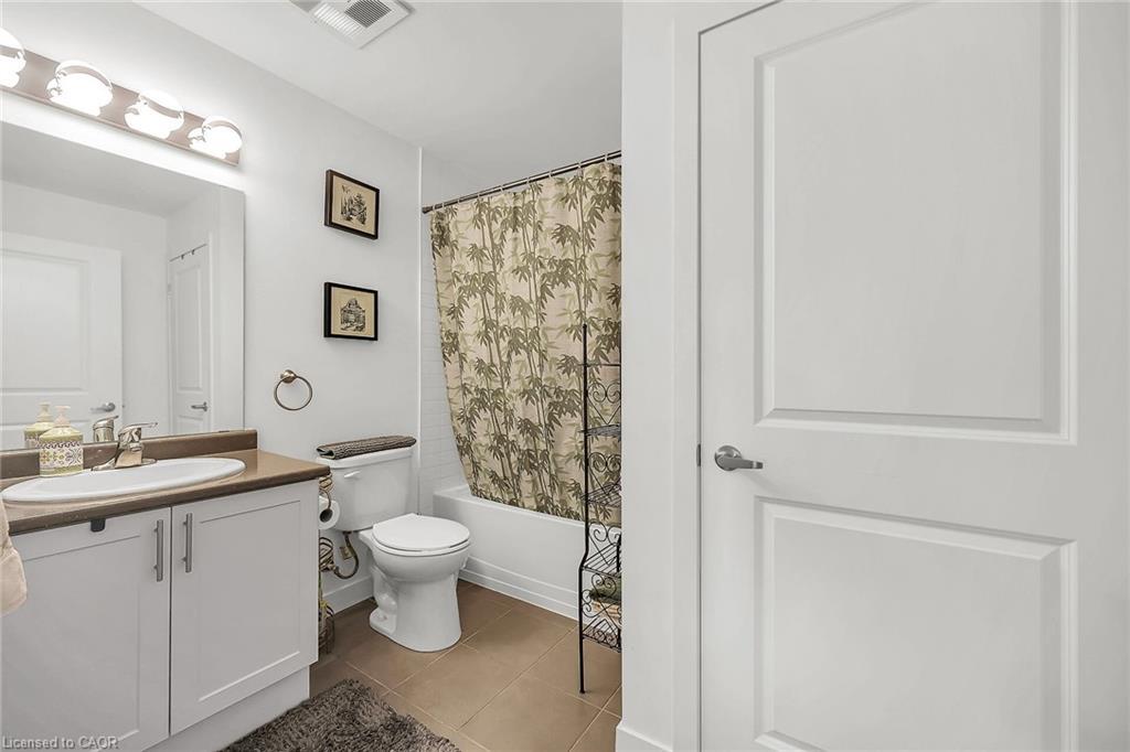 311-35 Southshore Crescent, Hamilton, ON - Indoor Photo Showing Bathroom