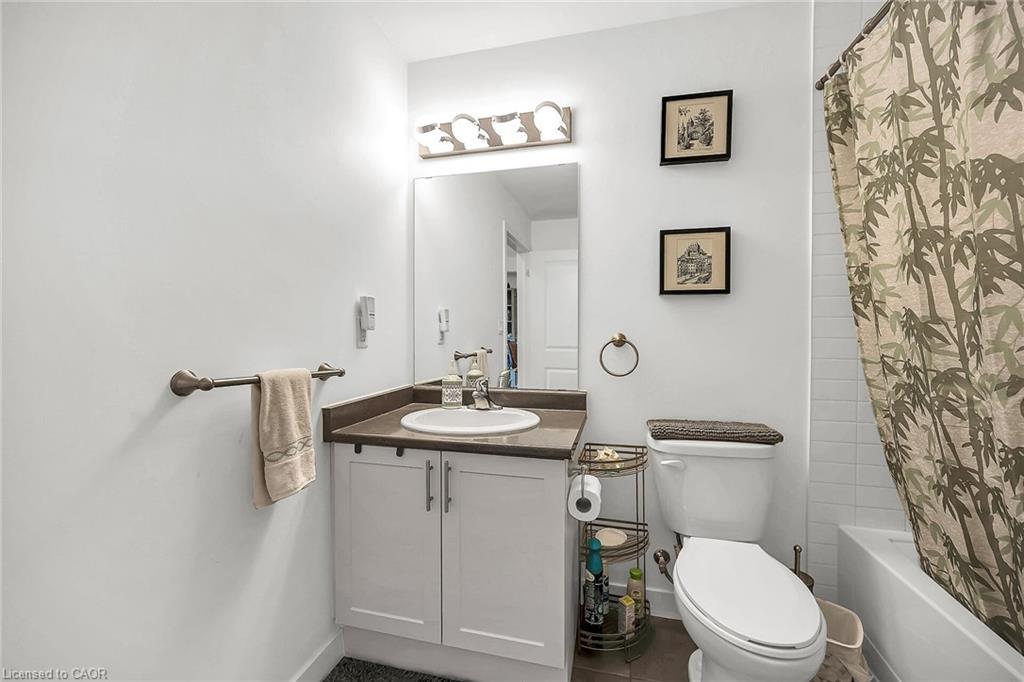 311-35 Southshore Crescent, Hamilton, ON - Indoor Photo Showing Bathroom