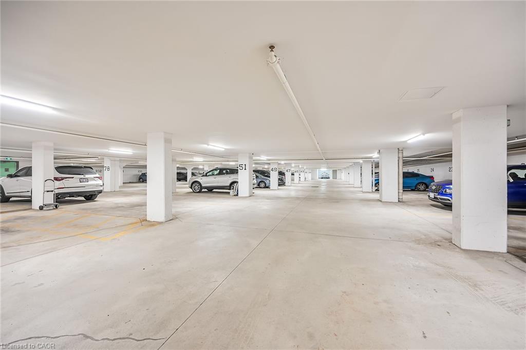 311-35 Southshore Crescent, Hamilton, ON - Indoor Photo Showing Garage