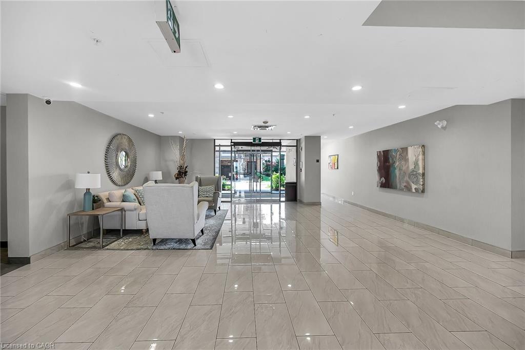 311-35 Southshore Crescent, Hamilton, ON - Indoor Photo Showing Other Room