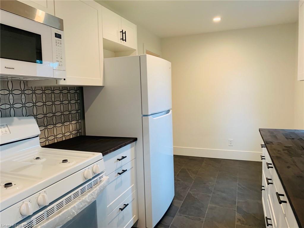 204 West 19Th Street, Hamilton, ON - Indoor Photo Showing Kitchen