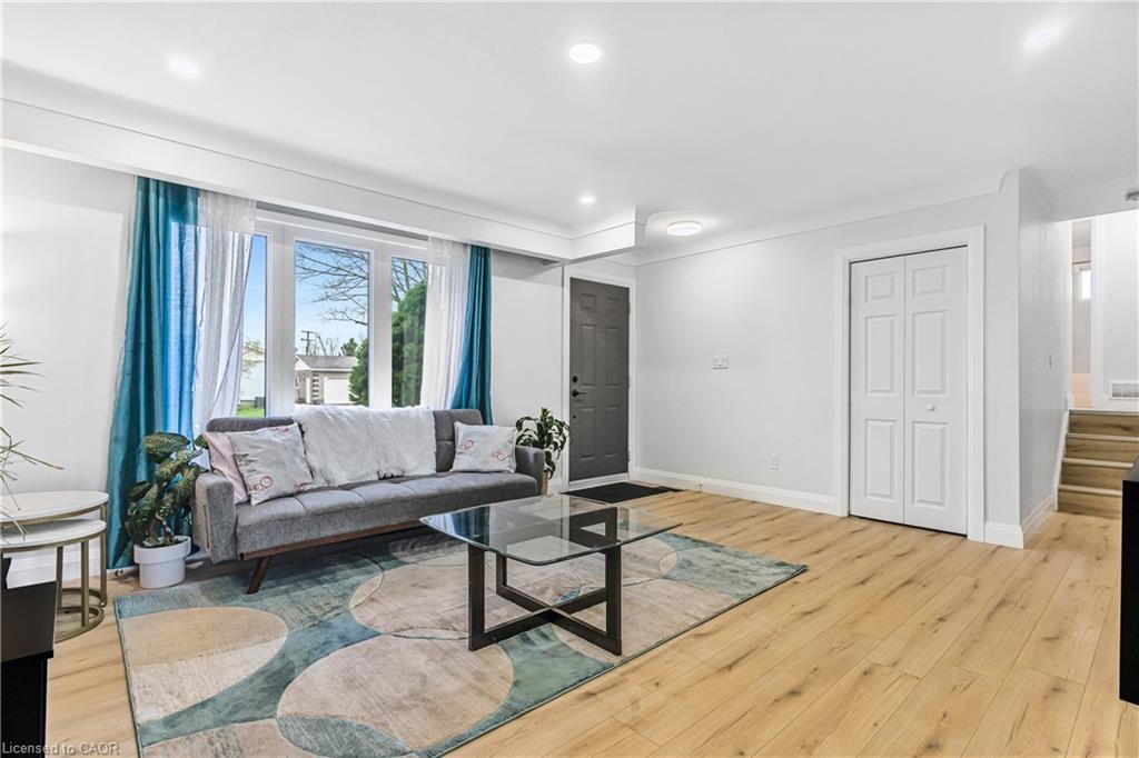 3 Northgate Drive, Welland, ON - Indoor Photo Showing Living Room