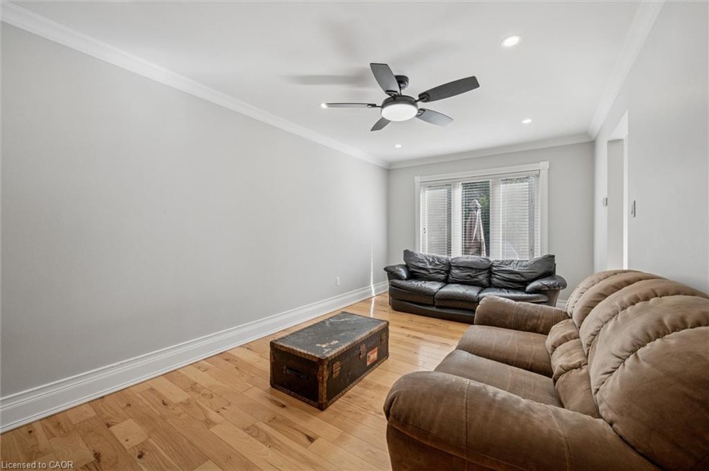 55 Enfield Drive, Cambridge, ON - Indoor Photo Showing Living Room