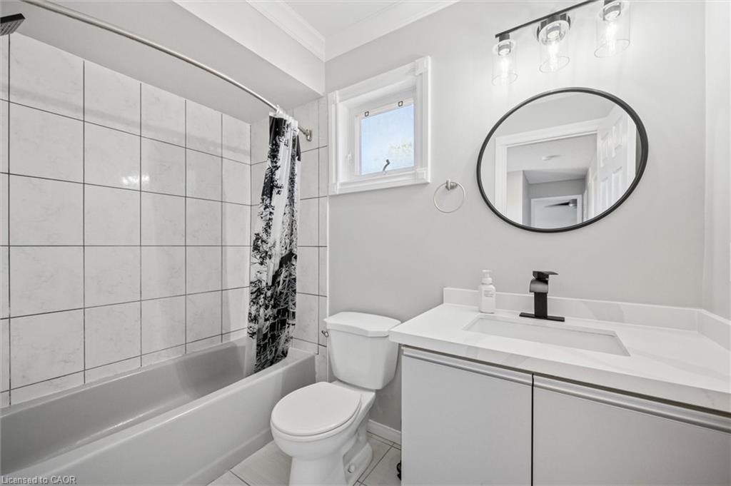 55 Enfield Drive, Cambridge, ON - Indoor Photo Showing Bathroom